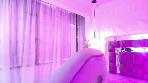 Snapshot of queen_perla_ chatting on July 5, 12:23 pm online show from July 5, 12:23 pm