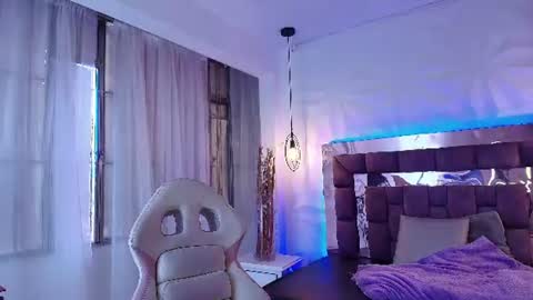 Snapshot of queen_perla_ chatting on July 10, 12:19 pm online show from July 10, 12:19 pm