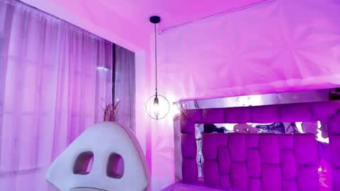 Snapshot of queen_perla_ chatting on July 22, 12:19 pm online show from July 22, 12:19 pm