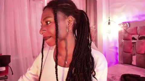 Snapshot of queen_perla_ chatting on July 28, 4:39 pm online show from July 28, 4:39 pm