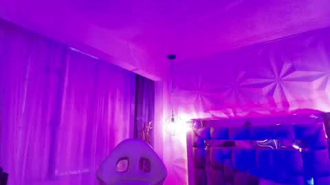 Snapshot of queen_perla_ chatting on July 30, 12:15 pm online show from July 30, 12:15 pm