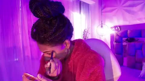 Snapshot of queen_perla_ chatting on July 31, 1:10 pm online show from July 31, 1:10 pm