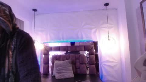 Snapshot of queen_perla_ chatting on August 2, 7:34 pm online show from August 2, 7:34 pm
