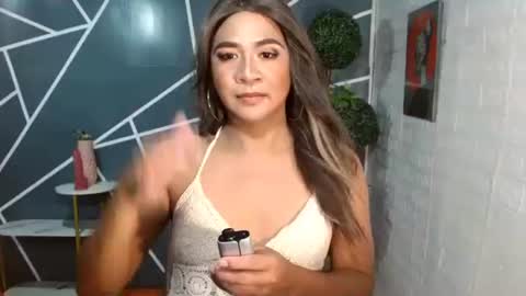 Snapshot of queen_tracy chatting on June 10, 1:39 am queen_tracy online show from June 10, 1:39 am
