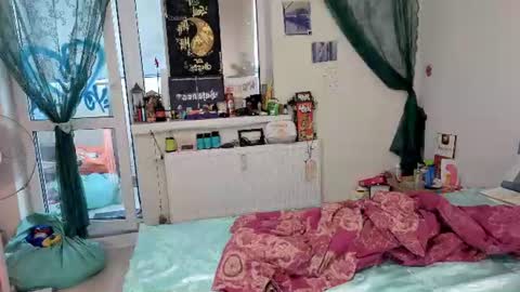 Snapshot of queen_x_joker chatting on June 13, 1:20 pm queen_x_joker online show from June 13, 1:20 pm
