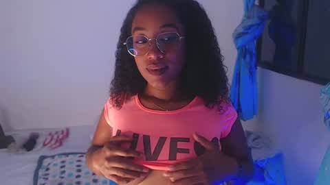 Snapshot of queenalya_ chatting on September 26, 12:03 am Ahlya  online show from September 26, 12:03 am
