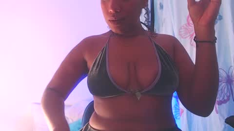 Snapshot of queenalya_ chatting on September 27, 11:21 pm Ahlya  online show from September 27, 11:21 pm