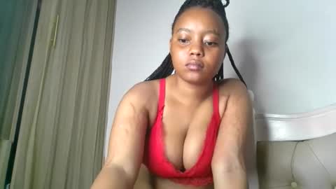 Snapshot of queenbeiby05 chatting on June 7, 1:15 pm queen online show from June 7, 1:15 pm