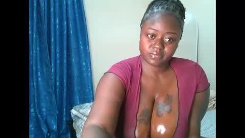Snapshot of queenboobs254 chatting on June 5, 4:52 am queenboobs254 online show from June 5, 4:52 am