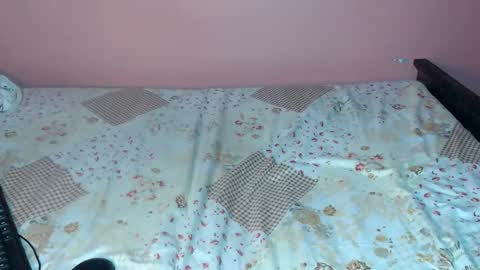 Snapshot of queenchloe1 chatting on May 4, 7:48 am queenchloe1 online show from May 4, 7:48 am