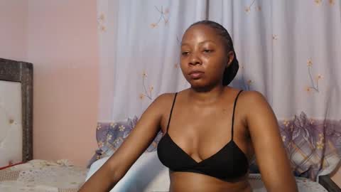 Snapshot of queenchloe1 chatting on June 1, 5:36 pm queenchloe1 online show from June 1, 5:36 pm