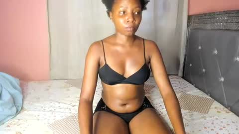 Snapshot of queenchloe1 chatting on July 2, 7:03 am queenchloe1 online show from July 2, 7:03 am