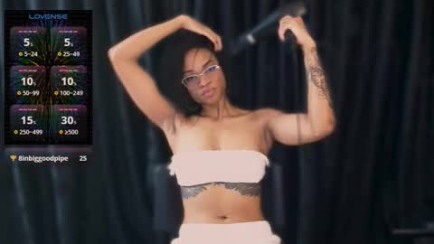 Snapshot of queendom_ing chatting on December 24, 5:34 pm Sweet Goddess online show from December 24, 5:34 pm