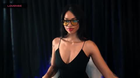 Snapshot of queendom_ing chatting on December 28, 3:47 am Sweet Goddess online show from December 28, 3:47 am