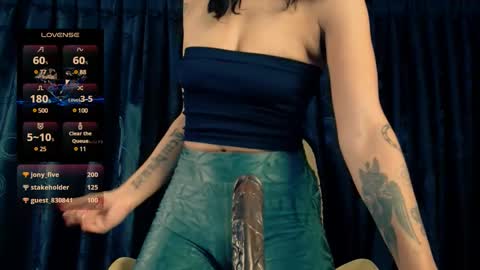 Snapshot of queendom_ing chatting on January 10, 8:40 am Sweet Goddess online show from January 10, 8:40 am