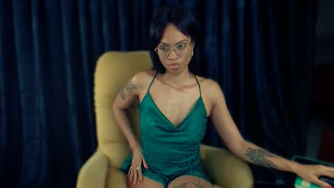 Snapshot of queendom_ing chatting on January 15, 4:57 am Sweet Goddess online show from January 15, 4:57 am