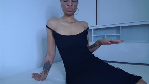 Snapshot of queendom_ing chatting on January 20, 2:53 am Sweet Goddess online show from January 20, 2:53 am