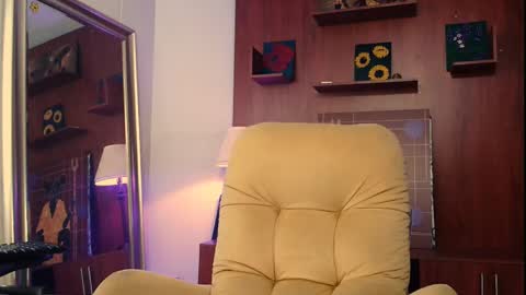 Snapshot of queendom_ing chatting on February 14, 7:44 pm Sweet Goddess online show from February 14, 7:44 pm