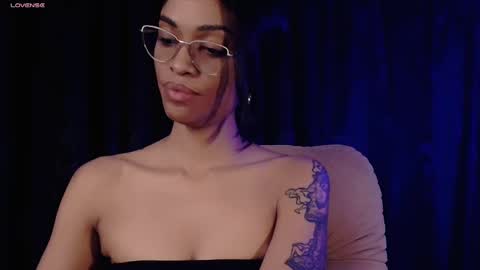 Snapshot of queendom_ing chatting on February 28, 6:43 am Sweet Goddess online show from February 28, 6:43 am