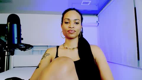 Snapshot of queendom_ing chatting on October 14, 5:19 am Sweet Goddess online show from October 14, 5:19 am