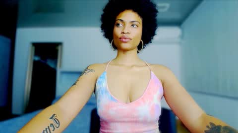 Snapshot of queendom_ing chatting on October 21, 4:13 am Sweet Goddess online show from October 21, 4:13 am