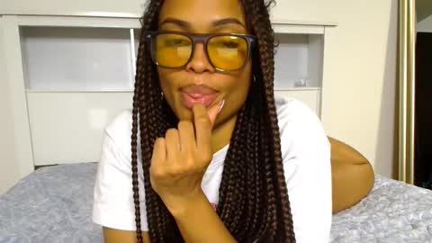 Snapshot of queendom_ing chatting on November 13, 12:31 am Sweet Goddess online show from November 13, 12:31 am