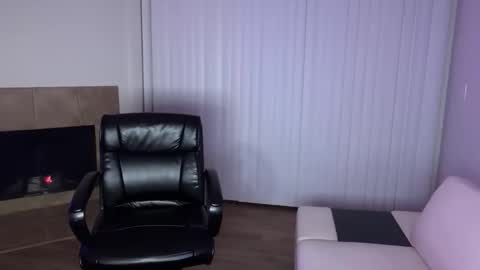 Snapshot of queendomi chatting on December 20, 7:26 am queendomi online show from December 20, 7:26 am