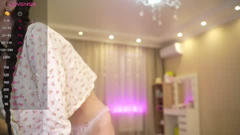 Snapshot of queenelia chatting on June 18, 9:47 am Nelly INSTA queenelia online show from June 18, 9:47 am