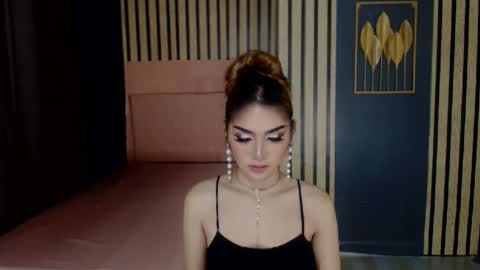 queenemeraldts online show from December 16, 2:57 am