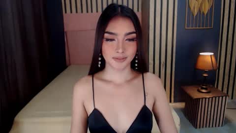 queenemeraldts online show from February 18, 1:54 am