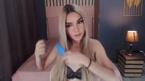 queenemeraldts online show from February 26, 5:31 am