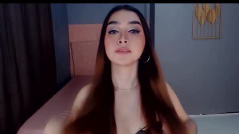 queenemeraldts online show from November 20, 2:23 am