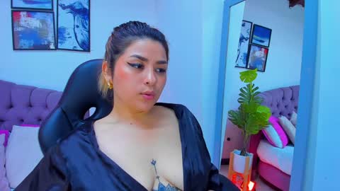 Snapshot of queengrett chatting on January 26, 1:41 am Queen online show from January 26, 1:41 am