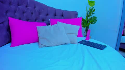 Snapshot of queengrett chatting on February 11, 10:18 pm Queen online show from February 11, 10:18 pm