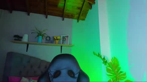 Queen online show from April 29, 6:03 pm