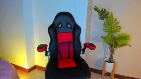 Snapshot of queengrett chatting on May 21, 6:59 pm Queen online show from May 21, 6:59 pm