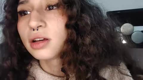 Snapshot of queenjenn__ chatting on November 2, 7:00 am QUEENJEENN online show from November 2, 7:00 am