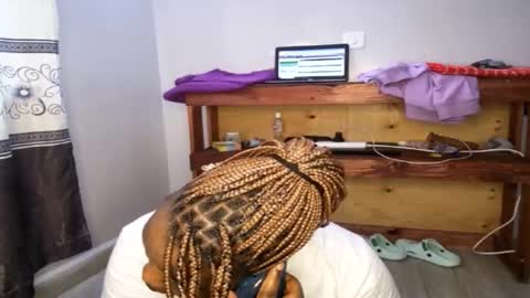 Snapshot of queenkiah chatting on October 1, 7:36 am Nina online show from October 1, 7:36 am