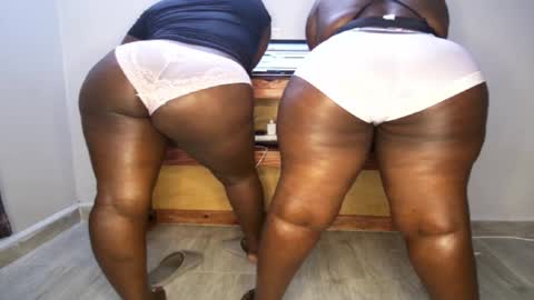 Snapshot of queenkiah chatting on November 5, 7:58 pm Nina online show from November 5, 7:58 pm