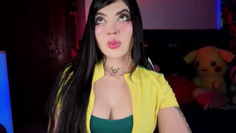 Snapshot of queenlamia chatting on January 7, 6:49 am Taurus online show from January 7, 6:49 am