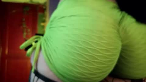 Snapshot of queenlamia chatting on February 4, 9:15 am Taurus online show from February 4, 9:15 am