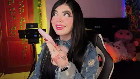 Snapshot of queenlamia chatting on February 12, 3:45 am Taurus online show from February 12, 3:45 am