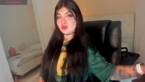 Snapshot of queenlamia chatting on March 3, 11:49 am Taurus online show from March 3, 11:49 am