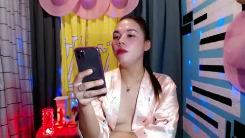 Snapshot of queenlust381213 chatting on December 11, 12:23 pm queenlust381213 online show from December 11, 12:23 pm