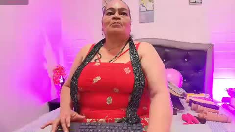 Snapshot of queenmature chatting on June 30, 7:37 pm VickyBoobss online show from June 30, 7:37 pm