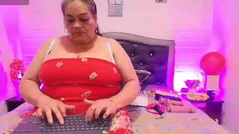 Snapshot of queenmature chatting on July 1, 7:46 pm VickyBoobss online show from July 1, 7:46 pm