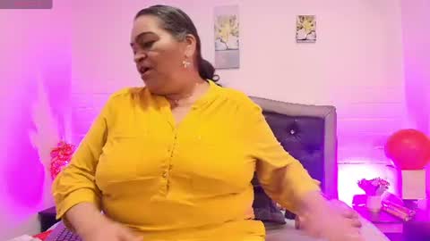 Snapshot of queenmature chatting on July 2, 12:22 pm VickyBoobss online show from July 2, 12:22 pm