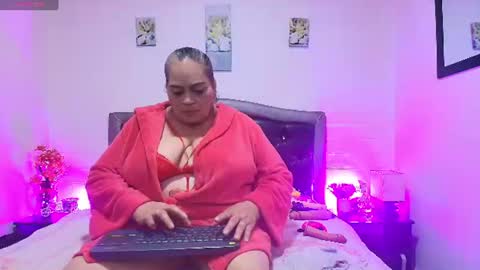 Snapshot of queenmature chatting on July 16, 8:04 pm VickyBoobss online show from July 16, 8:04 pm