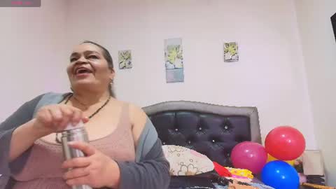 Snapshot of queenmature chatting on July 28, 2:51 am VickyBoobss online show from July 28, 2:51 am