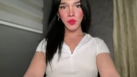 Snapshot of queenn_xxx chatting on June 21, 9:23 am QUEEN online show from June 21, 9:23 am
